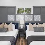 Holiday home 5br Rooftop Retreat 7 Min To Broadway