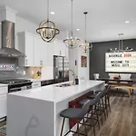 5br Rooftop Retreat 7 Min To Broadway Nashville