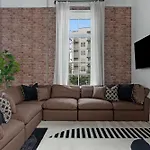 Legends Row By Maddox Apartment