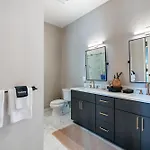 The Crescendo - On Music Row Apartment