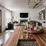 Stylish Renovated Craftsman With Pool And Garden Escape Holiday home