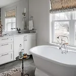 Stylish Renovated Craftsman With Pool And Garden Escape