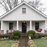 Stylish Renovated Craftsman With Pool And Garden Escape