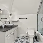 Holiday home Stunning Close To Downtown And Bdwy