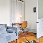 Holiday home Stunning Close To Downtown And Bdwy *