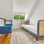 Holiday home Stunning Close To Downtown And Bdwy *