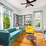 Stunning Close To Downtown And Bdwy Holiday home *