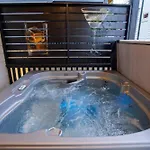 Rooftop Deck Hot Tub Fire Pit Sleeps 10