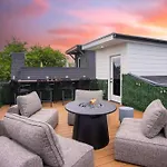 Rooftop Deck Hot Tub Fire Pit Sleeps 10 * Nashville