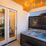 Holiday home Rooftop Deck Hot Tub Fire Pit Sleeps 10 Nashville