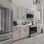 Harmony Hall By Maddox Apartment