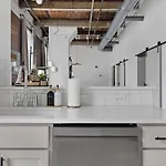 Harmony Hall By Maddox Apartment *