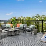 Holiday home The Jameson House - Downtown Views From Rooftop Lounge *