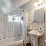 The Honey Bee Suite By Stay Local Nashville