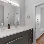 Private Rooftop With Garage Walk To Restaurants Shops And Coffee Holiday home Nashville