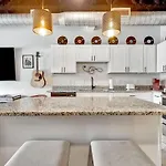 Apartment Modern Music Getaway *