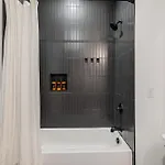 New 2 Luxe Penthouses With Balcony And Views Apartment *