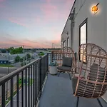Apartment New 2 Luxe Penthouses With Balcony And Views