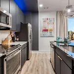 New 2 Luxe Penthouses With Balcony And Views Apartment *