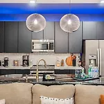 New 2 Luxe Penthouses With Balcony And Views Apartment Nashville