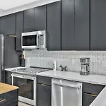 Apartment New 2 Luxe Penthouses With Balcony And Views *