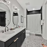 New 2 Luxe Penthouses With Balcony And Views *