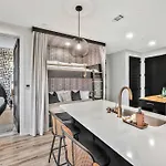 Apartment New 2 Luxe Penthouses With Balcony And Views