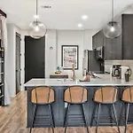 Apartment New 2 Luxe Penthouses With Balcony And Views