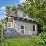 East Greenwood Treehouse Close To Dt Apartment