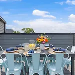 Holiday home The Iris - Walk To Dining And Nightlife Rooftop! *