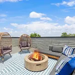The Iris - Walk To Dining And Nightlife Rooftop! Holiday home