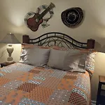 Holiday home The Place Between The Lakes 4 Bedrooms 4 Beds Nashville