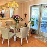 The Place Between The Lakes 4 Bedrooms 4 Beds *