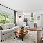 Cozy House In Trendy East With A Patio And Grill Holiday home *