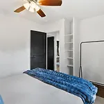 Holiday home Cozy House In Trendy East With A Patio And Grill *