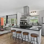 Cozy House In Trendy East With A Patio And Grill