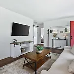 Holiday home Cozy House In Trendy East With A Patio And Grill *