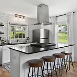 Cozy House In Trendy East With A Patio And Grill Holiday home *