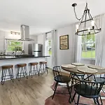 Holiday home Cozy House In Trendy East With A Patio And Grill *