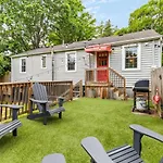 Cozy House In Trendy East With A Patio And Grill Holiday home *