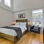 Holiday home Moments On Moore Nashville
