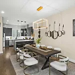 Luxury - Fire Table Balcony & Views Holiday home *