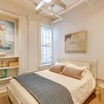 Walk To Vanderbilt: Eclectic In Holiday home