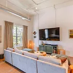 Holiday home Walk To Vanderbilt: Eclectic In