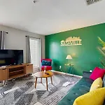Rollin' On The River Apartment *