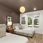 Holiday home Earth At 8th & Argyle Elite Vacation Spot *