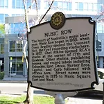 Pink Dreams - Walk To Live Music, Bars, Restaurants - Free Parking