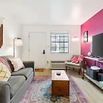 Pink Dreams - Walk To Live Music, Bars, Restaurants - Free Parking *