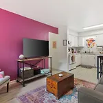 Pink Dreams - Walk To Live Music, Bars, Restaurants - Free Parking Holiday home