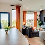 Stylish Riverfront Eve 305 - Free Parking * Nashville